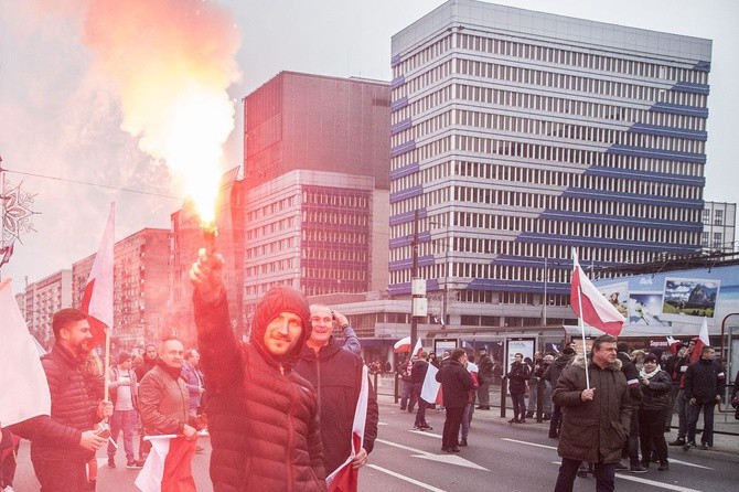 Czerwona łuna nad Warszawą, czyli IX Marsz Niepodległości