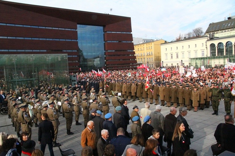 Radosna Parada Niepodległości cz. 5 (na pl. Wolności)