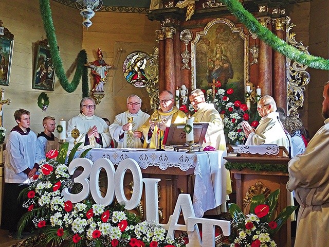 Uroczystości jubileuszowej przewodniczył biskup opolski Andrzej Czaja.