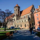 Bazylika św. Mikołaja to jeden z najstarszych kościołów w Gdańsku. Powstała pod koniec XII wieku.