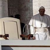 Papież: Świat zbyt często nie widzi prześladowania chrześcijan
