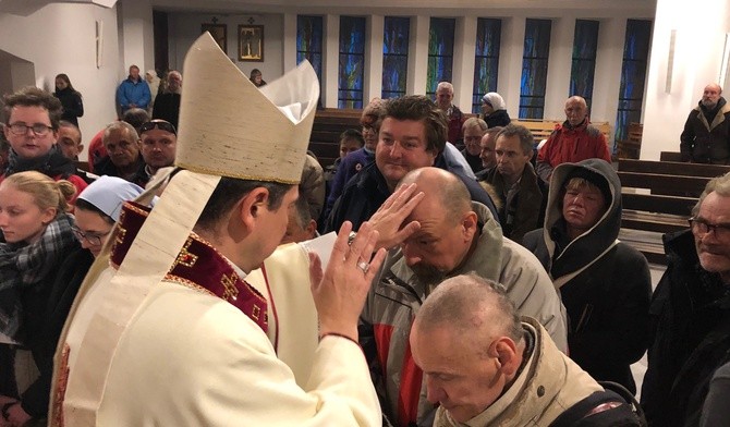 Bp Olszowski do ubogich: Poczujcie się skarbami Kościoła