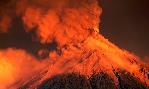 Ewakuacja ok. 4 tys. mieszkańców po erupcji wulkanu Fuego