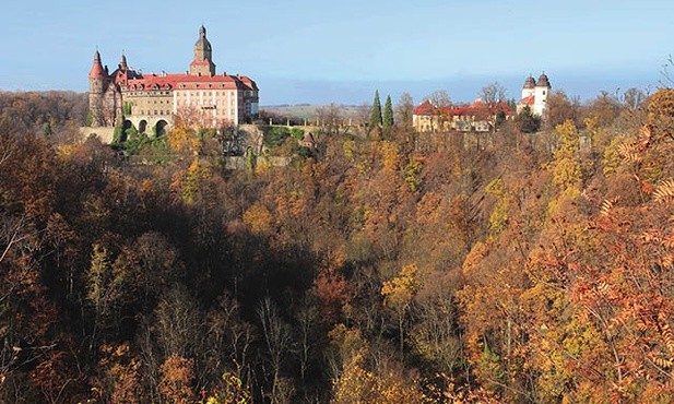 Zamek Książ jest przepiękny o każdej porze roku.  Jest też jednym z największych w Polsce, a na pewno najbardziej tajemniczym 