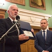 Nagrodę wręczył prezydent Tarnobrzega Dariusz Bożek.