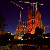 W geście solidarności z prześladowanym Kościołem podświetlono na czerwono największe kościoły i zabytki niektórych europejskich miast (m.in. Rzymu czy Wenecji). Na zdjęciu barcelońska Sagrada Familia.
23.11.2018 Barcelona