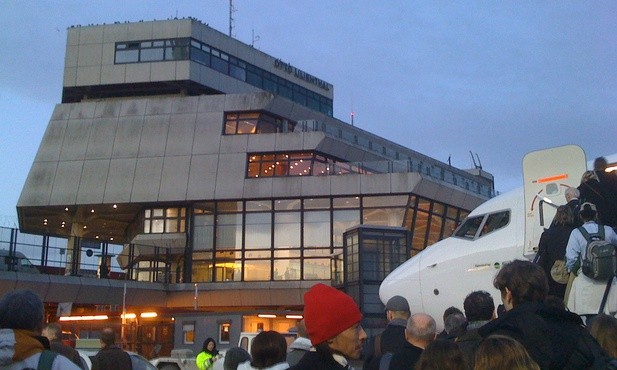 Samolot uderzył w budynek w porcie lotniczym Sztokholmu