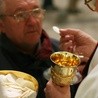W diecezji warszawsko-praskiej maleje liczba osób uczestniczącej w niedzielnej Eucharystii.