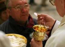 W diecezji warszawsko-praskiej maleje liczba osób uczestniczącej w niedzielnej Eucharystii.