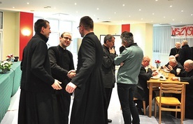 ▲	Spotkanie z innymi kapłanami to też  istotny element dnia skupienia.