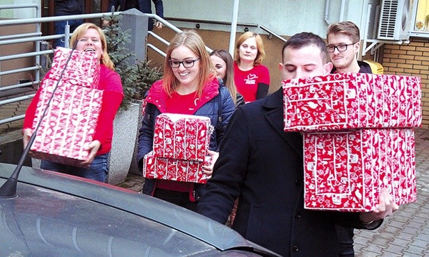 Akcja przemienia wolontariuszy, darczyńców i obdarowanych.