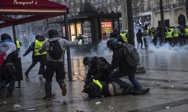Francja: 1723 aresztowanych podczas protestów "żółtych kamizelek"