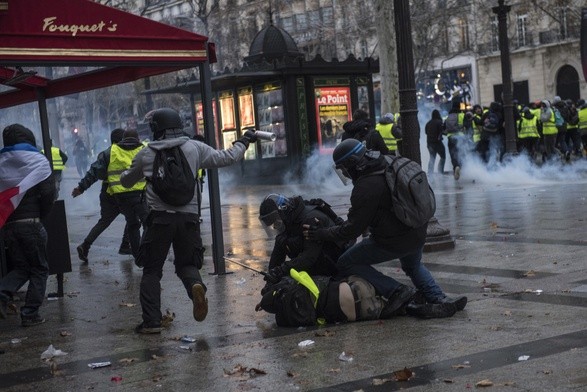 Francja: 1723 aresztowanych podczas protestów "żółtych kamizelek"
