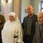 Przekazanie sztandaru 14. Pułku Ułanów Jazłowieckich siostrom niepokalankom