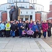 Pielgrzymi, którzy przyjechali do Łagiewnik, odwiedzili także sanktuarium św. Jana Pawła II. 