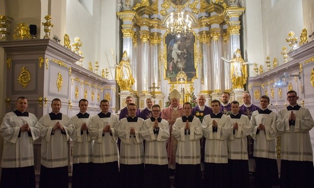 11 alumnów lubelskiego seminarium przyjęło posługę akolitatu