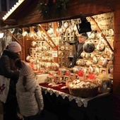 Katowice. Bożonarodzeniowy Jarmark na rynku tętni życiem