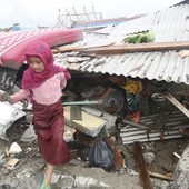 Bilans tsunami w Indonezji: 373 zabitych i niemal 1,5 tys. rannych