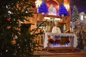 Liturgię poprzedziła procesja sióstr w klasztorze, w której przeniesiono figurę Dzieciątka Jezus do świątyni