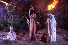 W centralnym miejscu głuszyckiego Betlejem stanęła szopka ze Świętą Rodziną
