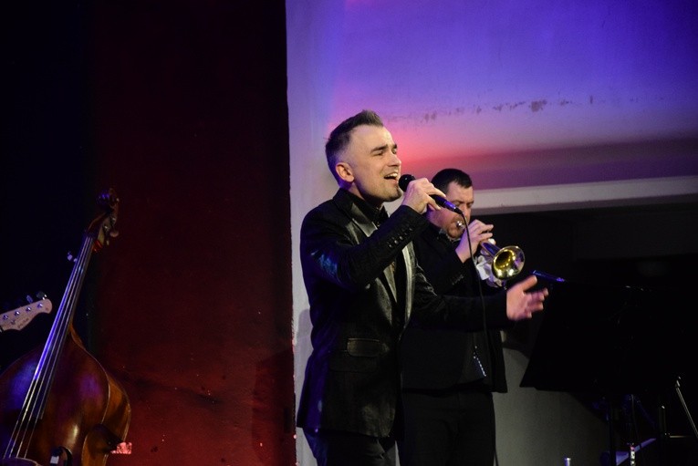 Michał Rudaś zachwycił żyrardowską publiczność szerokim wachlarzem umiejętności wokalnych