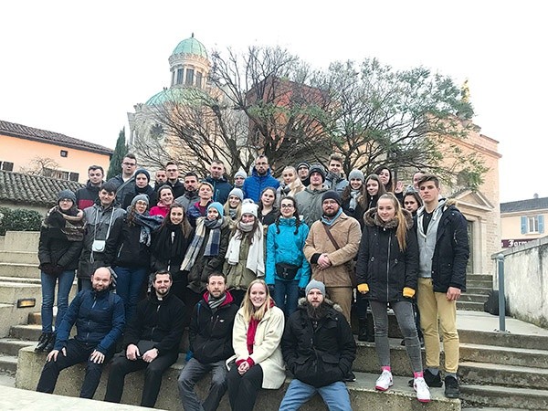 Grupa uczestników Europejskiego Spotkania Młodych w Madrycie w drodze powrotnej odwiedziła Ars.