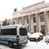 Policja przeszukuje pomieszczenia Wisły Kraków