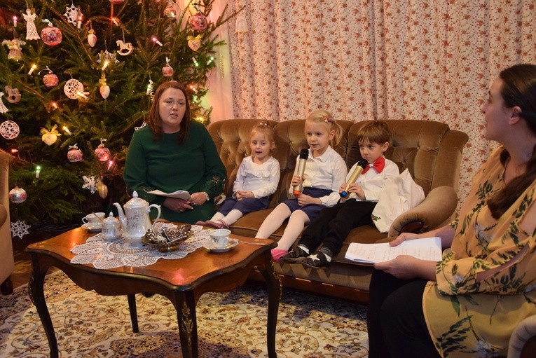 Kolędowanie z babcią i dziadkiem w sochaczewskim przedszkolu