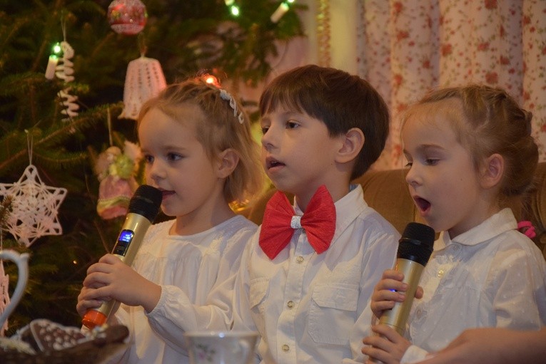 Kolędowanie z babcią i dziadkiem w sochaczewskim przedszkolu