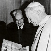 Jerzy Turowicz i Jan Paweł II.  Zdjęcie zrobione w Watykanie  w maju 1985 roku.