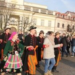 Polonez maturzystów na Starym Rynku w Łowiczu