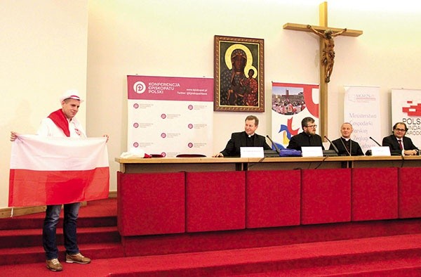 – Polacy będą najliczniejszą, europejską grupą na ŚDM, i widoczną, bo ubraną w polskie emblematy – mówili uczestnicy konferencji przed wylotem do Panamy.