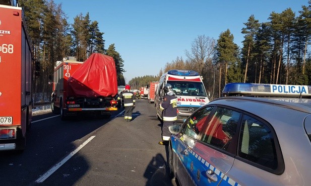 Trzy osoby zginęły w wypadku pięciu pojazdów