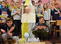 Pamiątkowe zdjęcie z papieżem Franciszkiem to podstawa "małego ŚDM"