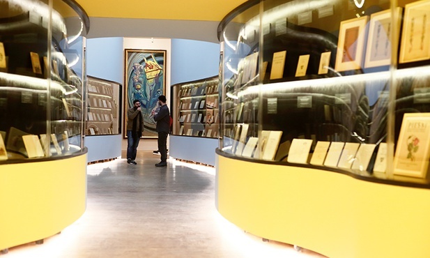 Na wystawie po raz pierwszy prawie w całości można oglądać secesyjną bibliotekę Stanisława Wyspiańskiego.