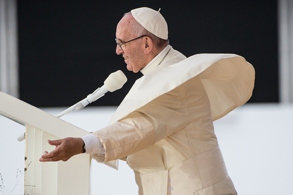 Papież o konieczności promowania polityki pokoju