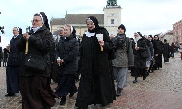 W procesji siostry i bracia przeszli z kościoła seminaryjnego do bazyliki na Starym Mieście