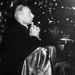 Kardynał Stefan Wyszyński w kaplicy na Jasnej Górze po powrocie z więzienia 2 listopada 1956 r. Fotoreprodukcja z archiwum Jasnej Góry