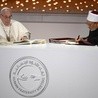 Papież i wielki imam Al-Azhar podisują wspólną deklarację