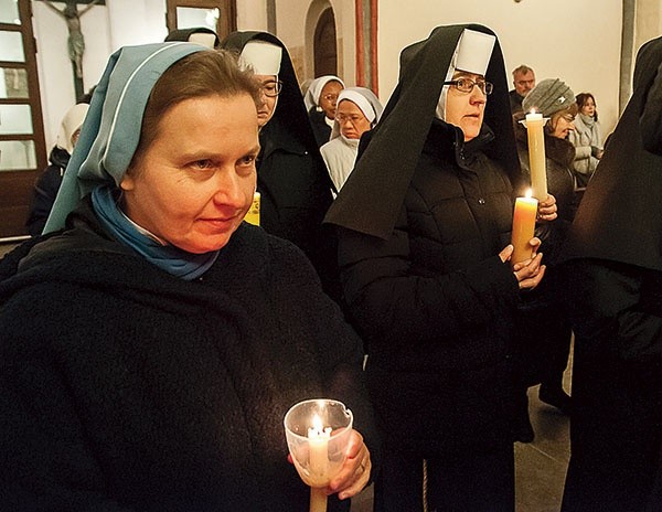 ►	W diecezji posługuje blisko 350 osób należących m.in. do zgromadzeń zakonnych i instytutów życia konsekrowanego.