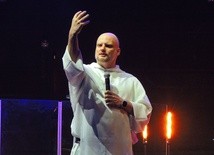 O Adam Szustak OP podczas wielbienia Pana Boga w Bielsku-Bialej