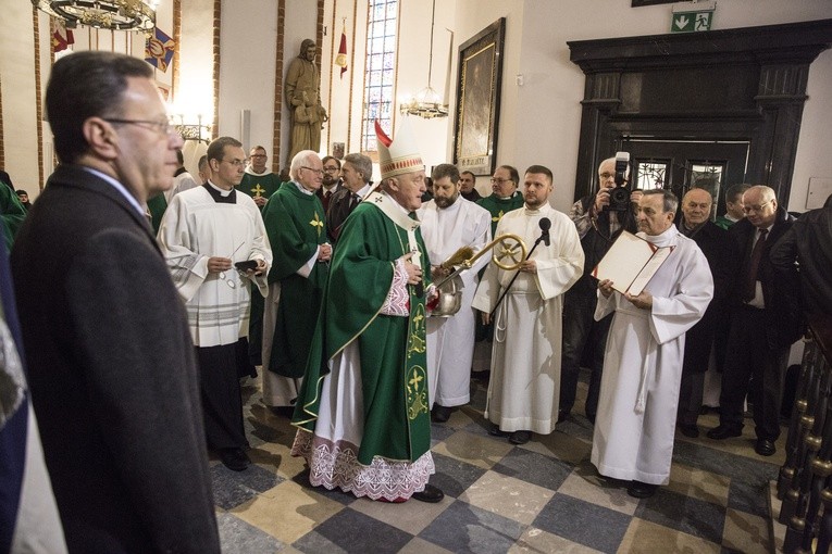 Tablica ku czci abp. Teodorowicza