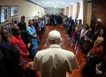 Papież Franciszek wśród przedstawicieli ludów tubylczych
