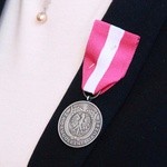 Wręczenie medalu "Za długoletnią służbę"