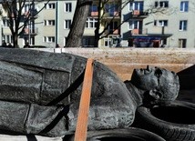 Gdańsk: Nie doszło do ponownego postawienia pomnika ks. Jankowskiego