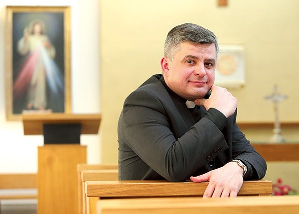 Ksiądz Bartłomiej Kuźnik jest kapelanem arcybiskupa seniora Damiana Zimonia oraz pracownikiem Wydziału Teologicznego UŚ. 