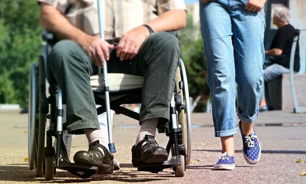 GPC: Trzaskowski obcina pomoc dla niepełnosprawnych