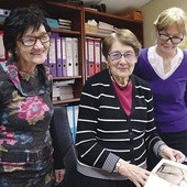 ▲	Prezes Anna Kozera (w środku) ze współpracowniczkami Marią Grabowską (z lewej) i Ewą Lasotą.