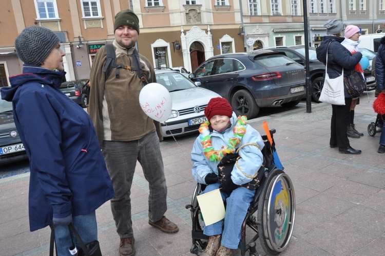 Korowód „Pomoc ma moc” w Opolu