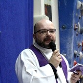 Ks. Damian odprawił Mszę św. dla uczniów NSP Skrzydła
